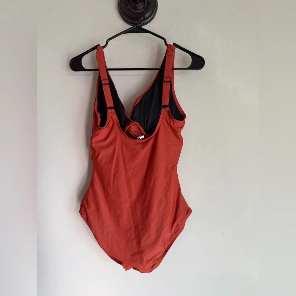 DKNY Womens Twist Front Keyhole One Piece Swimsuit Rust Orange Medium - Picture 3 of 6
